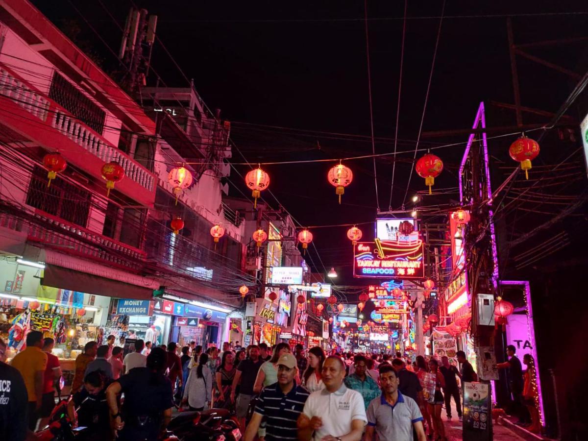 Walking Street Encore Hotel Pattaya Esterno foto